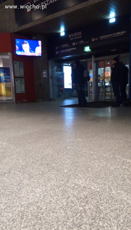 Taka rozrywkę podróżnym serwuje dworzec zachodni