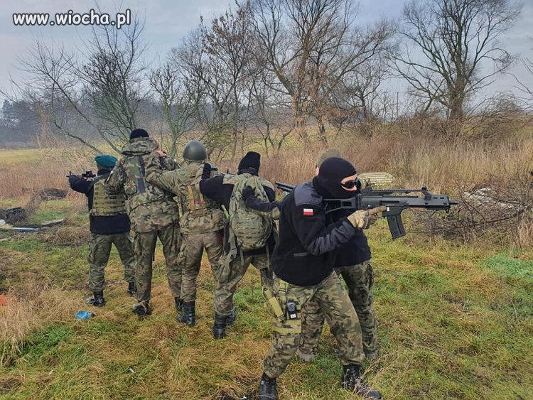 Nastolatki uczyły się, jak zabijać.