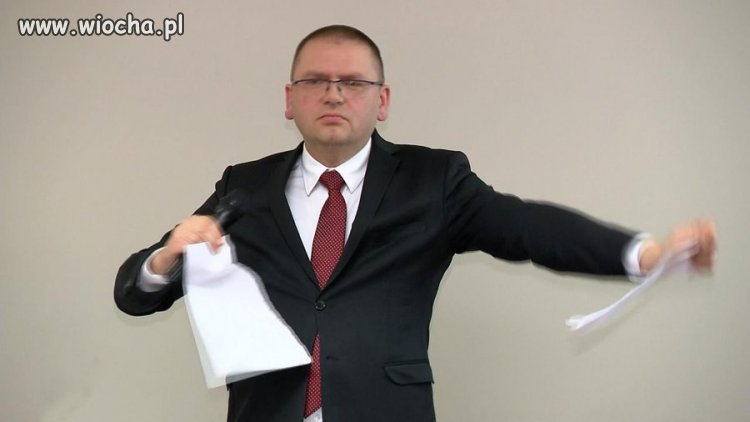 Podarł. A mógł zjeść.