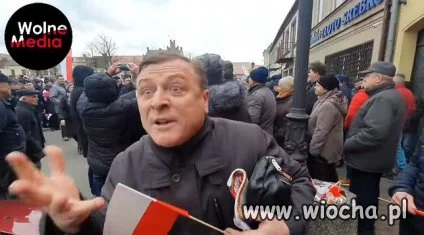 Łowicz ksiądz ucisza atakujących  Dudę