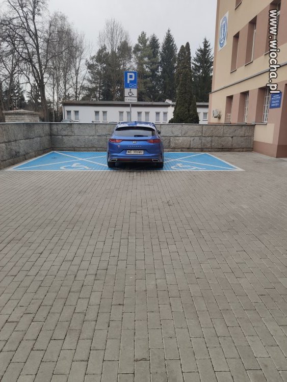 Wiocha umysłowa i to pod szpitalem