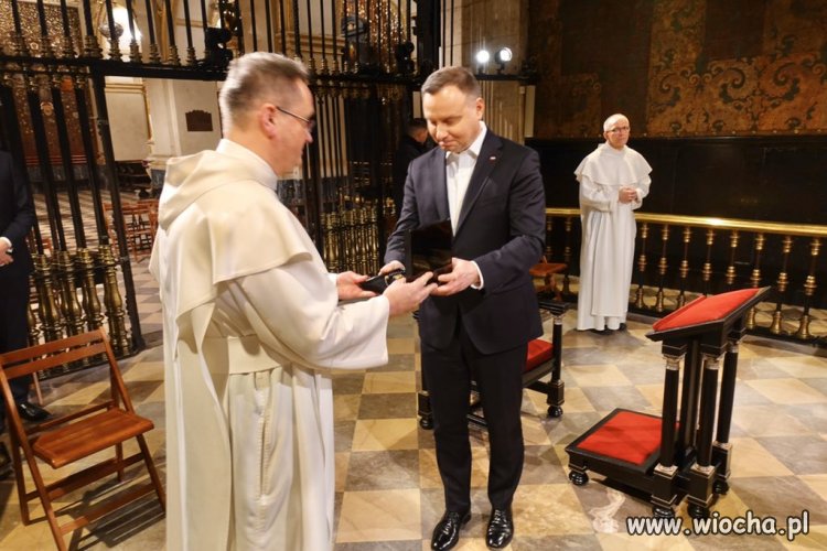 Przekażmy sobie koronawirusa...