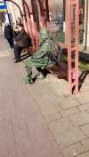 Czekając na autobus do Zielonej Góry. 