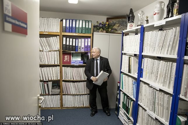 Wśród teczek