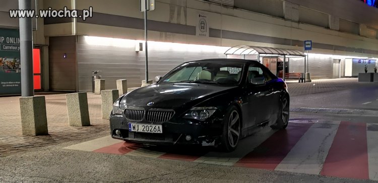 Łódź Kierowca na bakier z przepisami parkowania