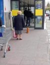 Zwykły poseł sam boi się wychodzić