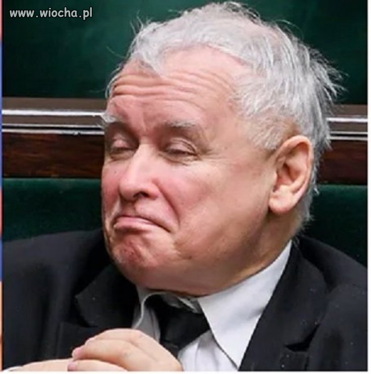 Czepiają się Adriana że robi głupkowate miny...