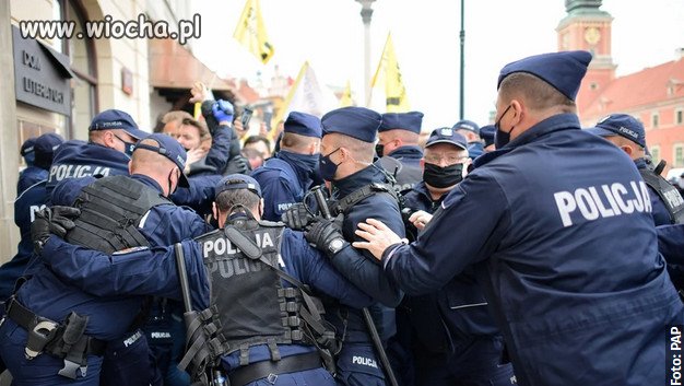 Senator Koalicji Obywatelskiej został obezwładniony