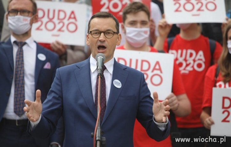 Premier nie pracuje, tylko agituje.