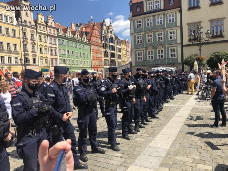 Wroclaw.Niańki Dudy, aby się nie rozbeczał bidula
