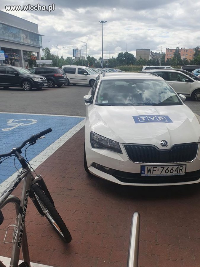 Łamanie zasad dziennikarstwa to dla nich mało