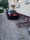 Mistrz parkowania, mógł na piętrze zaparkować...