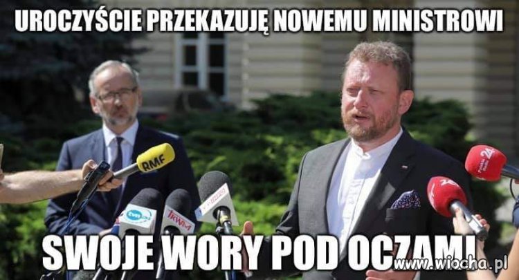 Uroczyste przekazanie worów pod oczami