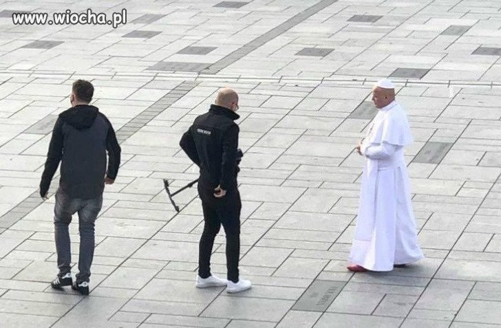Aktor przebrany za Jana Pawła II przechadzał się po Wadowicach.