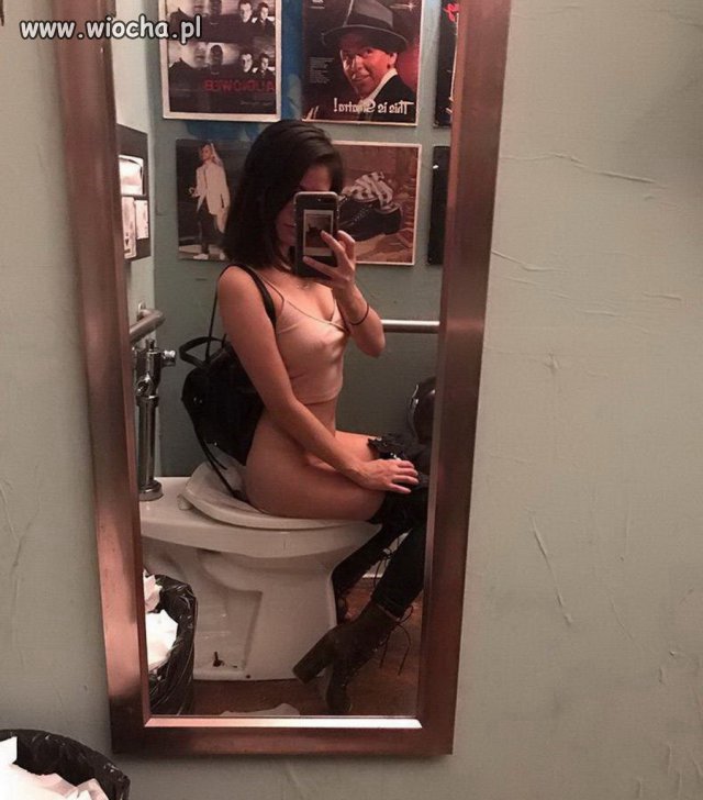 Takie tam selfie na kiblu