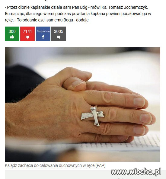 Ksiądz zachęca do całowania duchownych w ręce.