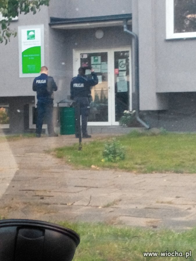 Wściekli rolnicy i zbita szyba 