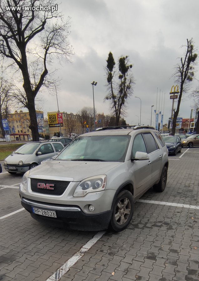 Jan na parkingu