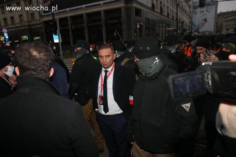 Mam nadzieje że za  brak maski dostanie mandat 