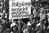 PiS stosuje język komuny: bandyci, zadymiarze, niszczyciele porządku społecznego