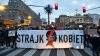 PiS ma się czego bać. Polacy masowo popierają Strajk Kobiet!