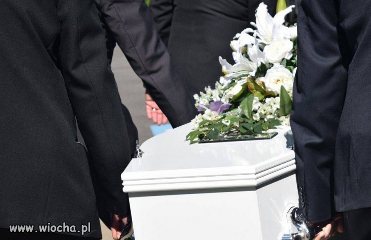 Umiera dwa razy więcej Polaków niż w poprzednich l