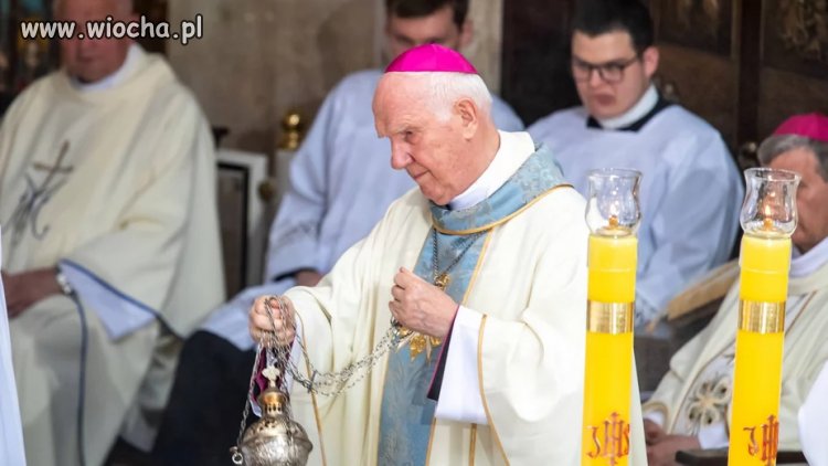Bp Ignacy Dec broni słów ojca Rydzyka. 