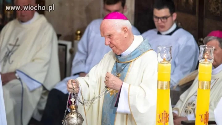 Bp Ignacy Dec broni słów ojca Rydzyka. 