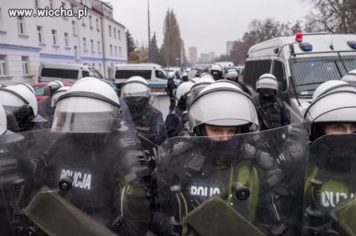 Polacy komentują działania policji: