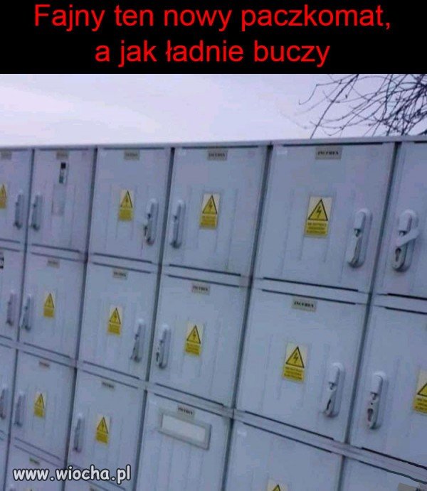 Paczkomat przymierza. 
