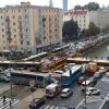 Test teoretyczny na prawo jazdy: Na obrazku wskaż pojazd, który pierwszy powinien opuścić skrzyżowanie?
