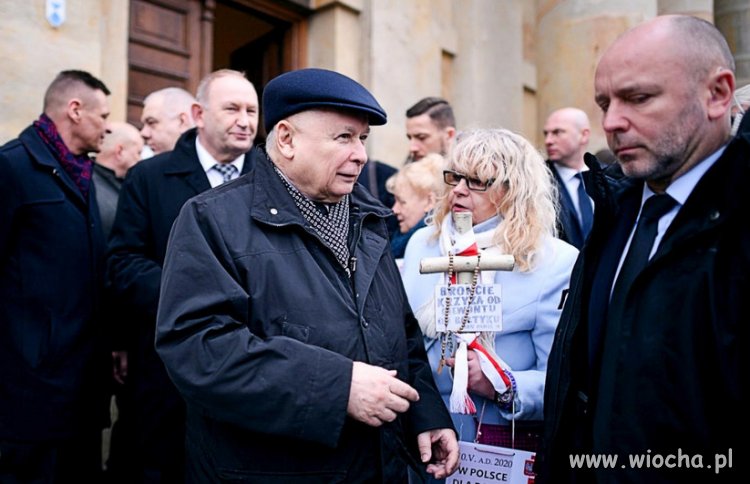 Sojusz tronu z ołtarzem, trwa walka...