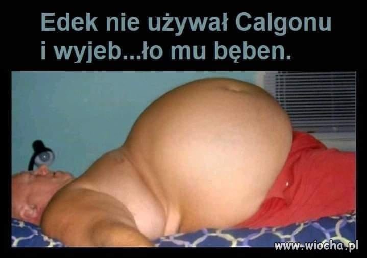 Opić się wody z basenu