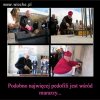 Szczególnie wśród tych w sukienkach i dziwnych berecikach...
