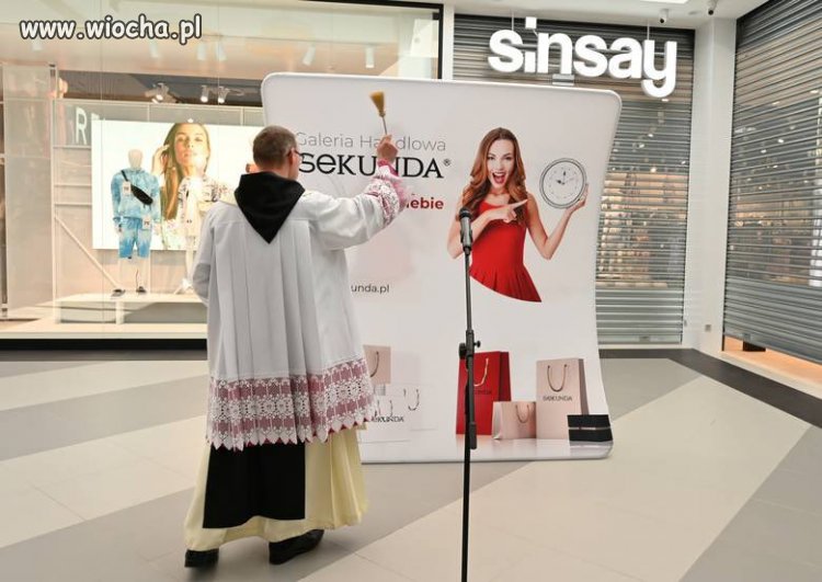 Jędrzejów. Otwarcie galerii handlowej.