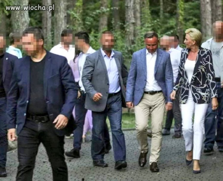 Kto wypastował nam głowę państwa na brązowo?!