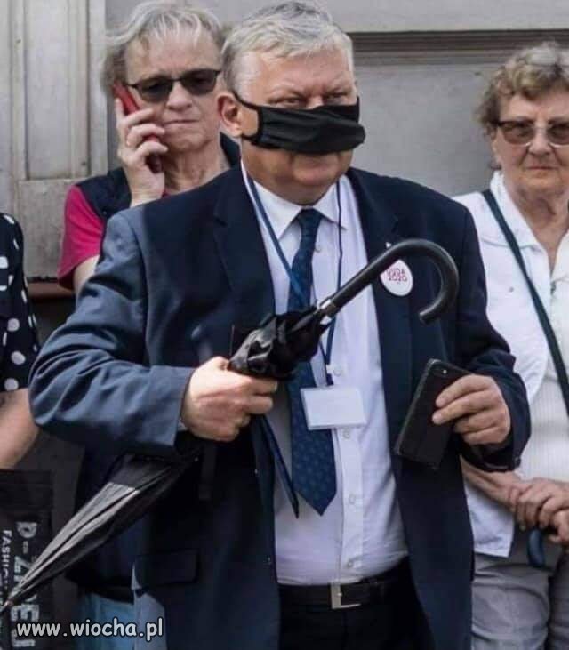 Z tyłu pod ścianą rozumiem, że ochrona?