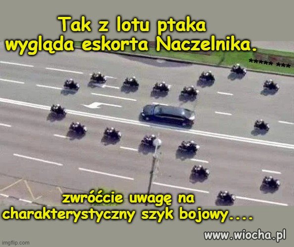 Naczelnik zmierza na niedzielną mszę