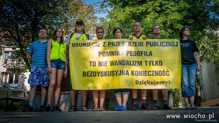 Dzisiejsza rozprawa aktywistów LBO w sprawie obalenia pomnika pedofila została odroczona, ponieważ materiał dostarczony przez policję był wadliwie nagrany i sąd nie był w stanie go odtworzyć. Brawo policja 