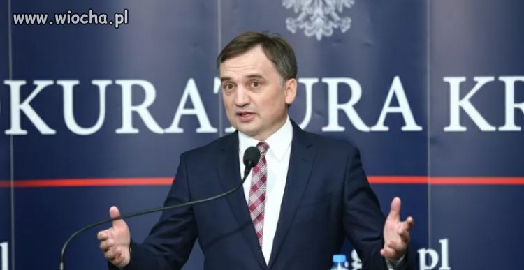 Upolitycznił prokuraturę, niszczy sądy