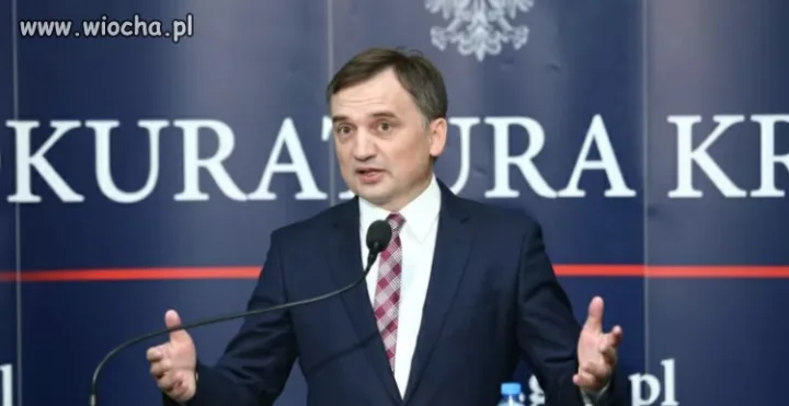 Upolitycznił prokuraturę, niszczy sądy