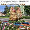 Pasuje do nich. Taka słomiana para prezydencka.  Nawet można się pokusić, że czasem im słoma z butów wychodzi ...
