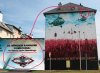 Pisowski patriotyczny mural a na nim...