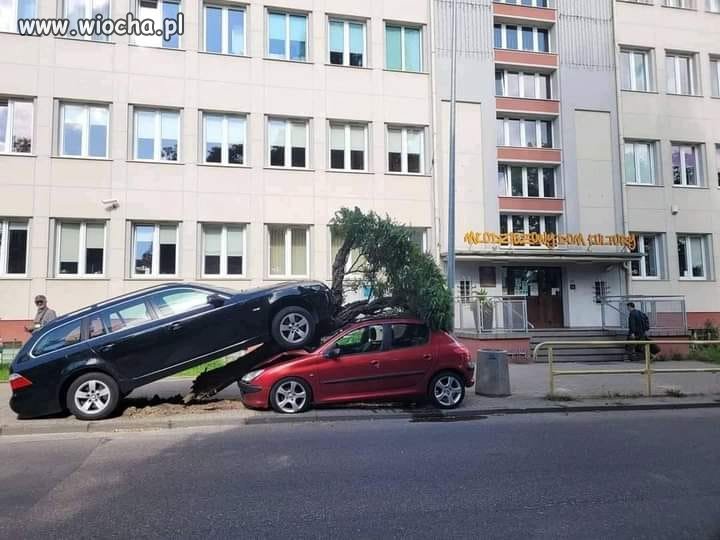 I zaparkował