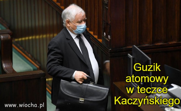 Kaczyński z teczką atomową 