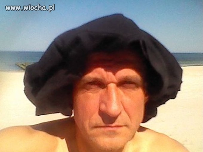 Rzadkie zdjęcie Kukiza z Kukizem na głowie.