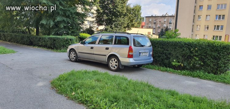 Tak staje menda na osiedlu