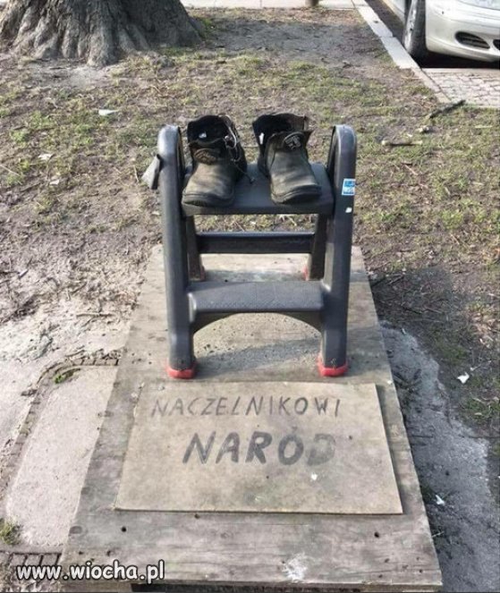 Pomnik dla małego naczelnika...od narodu.