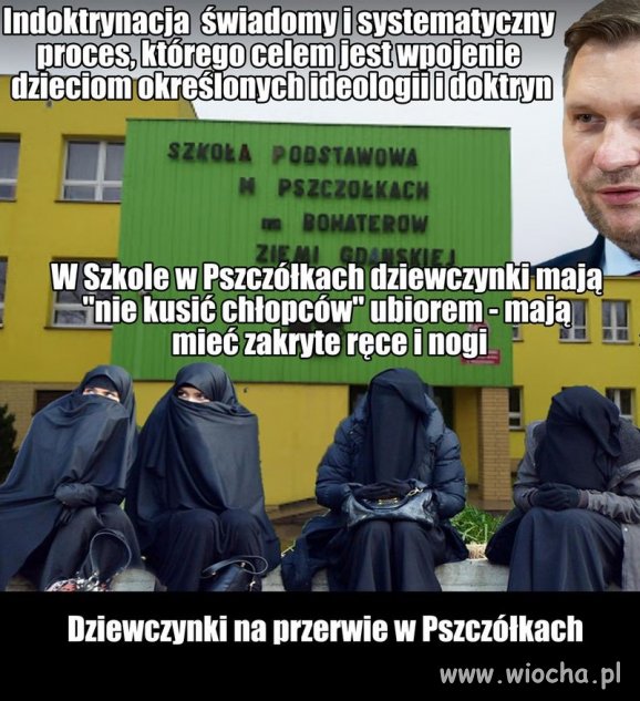 Uczennice na przerwie.