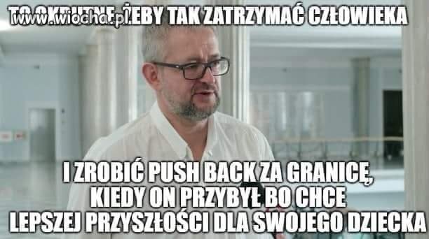 KABARET ROZGRYWA SIE NA NASZYCH OCZACH 